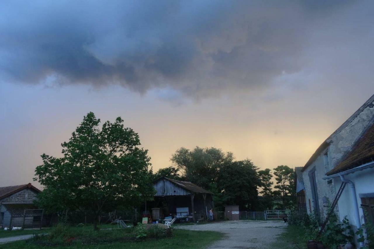 Chambre A La Ferme Chez L'Habitant Besson Exteriér fotografie